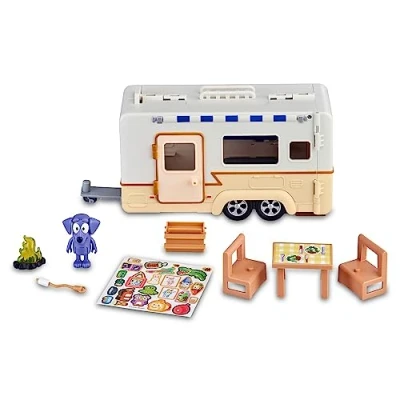Imagen de Bluey Campervan, Juguete de la Caravana Vacaciones, 1 Figura articulada Serie, 6 Accesorios Camping y Pegatinas Decorativas, para niños niñas +3 años, Famosa (BLY50000)