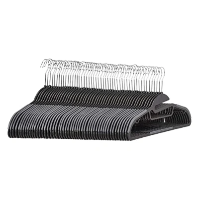 Imagen de Amazon Basics Perchas de plástico, 50 Unidad, resistentes, antideslizantes, con barra horizontal goma, color gris