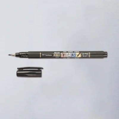 Imagen de Tombow FUDENOSUKE Rotulador base agua punta elástica dura. Negro.