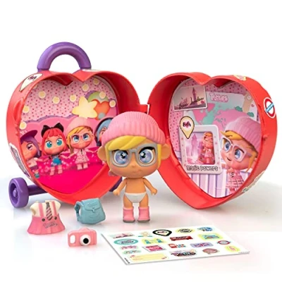 Imagen de Trotties Trolley Mini Lucy, pequeño maletín con 1 muñeca, ropita y Accesorios, 2 escenarios de Fondo Pegatinas, Guarda Llevar a Todas Partes, 4 Modelos, +3 años, Famosa (TFT05400)