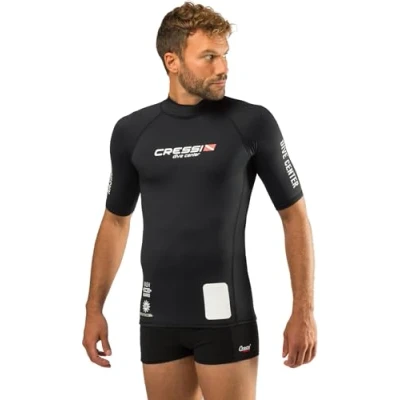 Imagen de Cressi Rash Guard Man Black Camiseta Elaborada en Tejido Elástico de Primera Calidad con Filtro Protección UV UPF 30+, Disponible Corta y Manga Larga, Hombre, Schwarz/Logo Dive Center, XXL/6 (56)