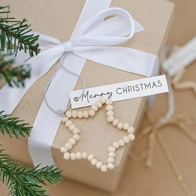 Imagen de Ginger Ray Paquete de 4 etiquetas regalo estrella con cuentas madera texto en inglés &quot;Merry Christmas&quot;