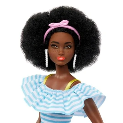 Imagen de Barbie Day &amp; Play Muñeca con Patines de Moda, Look Deportivo, Juguete +3 años (Mattel HPL77)