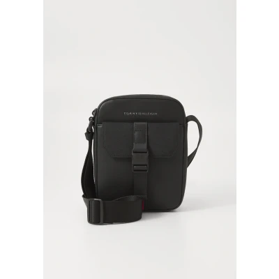 Imagen de Tommy Hilfiger Men Foundation Crossover Bolsos