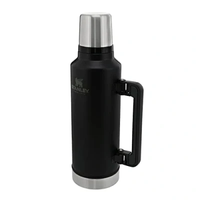 Imagen de Stanley Classic Legendary Botella Termica 1.9L Mantiene Frío o Calor 45 Horas Termo Cafe Cantimplora Acero Inoxidable Sin BPA Apto Para Lavavajillas Matte Black