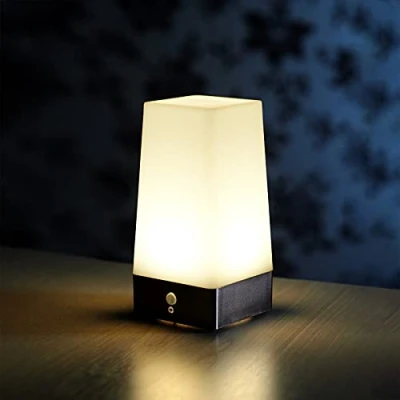 Imagen de Auraglow Lámpara de mesa inalámbrica con sensor movimiento PIR, luz LED superbrillante, recargable, para pasillo, cuadrada, 2 unidades