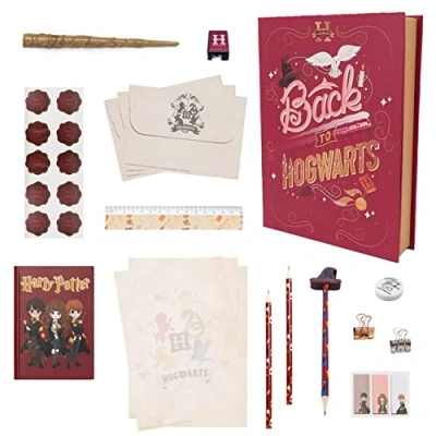 Imagen de Harry Potter Set de Papelería, Juego Escritura Hogwarts, Incluye Cuaderno, Sobres, Papel, Pegatinas, Bolígrafo Varita, Clips, Goma, Sacapuntas, Caja, Regalos Niños y Adolescentes