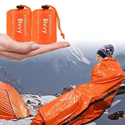 Imagen de Saco de Dormir Emergencia 2 Unidades,Vegena Supervivencia Impermeable,Manta Termica Supervivencia,Mantas Aluminio para Acampar, Senderismo, Actividades Al Aire Libre