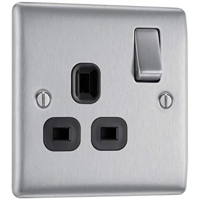 Imagen de BG Electrical NBS21B Toma de Corriente conmutada, Acero Cepillado con Inserciones Negras, 13 amperios