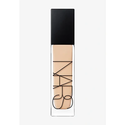 Imagen de NARS Natural Radiant Longwear Base de maquillaje Mont Blanc 30 ml