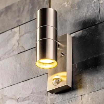 Imagen de CGC Lighting Aplique de exterior IP44 arriba y abajo GU10 acero inoxidable con sensor movimiento PIR (Plata)
