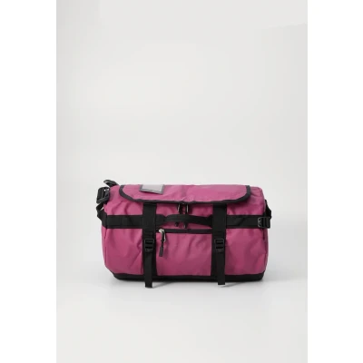 Imagen de The North Face BASE CAMP Duffel Unisex Bolsa de deporte, Talla: One Size, Cyber berry/black