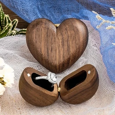 Imagen de Esseur caja de madera personalizada para anillos boda en forma corazón, anillo madera, compromiso, almacenamiento nogal, regalo cumpleaños mujer