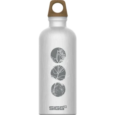 Imagen de SIGG Traveller MyPlanet Path botella cantimplora (0.6 L), hermética neutral para el clima, de aluminio ligera fabricada en Suiza