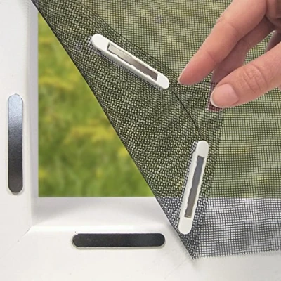 Imagen de EASYmaxx Mosquitera para ventanas con Magic Click Cortada individualmente a medida todas las de hasta 150x130 cm Fácil instalación 12 imanes sin taladrar ni atornillar [Negro]