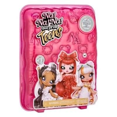 Imagen de Na! Surprise Na Teens Serie 3 Claudia PINCER Muñeca de Tela 28 cm Que Puede posar Incluye Ropa y Accesorios inspirados en cangrejos Edad: 5+ años
