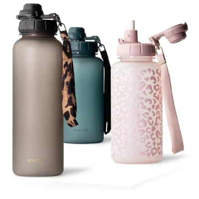 Imagen de MAMEIDO Botella 1,5l con pajita y marcador de tiempo, Botellas agua a prueba fugas, niños sin BPA, gimnasio fabricada en Tritan, Water Bottle (Urban Taupe, 1500ml)