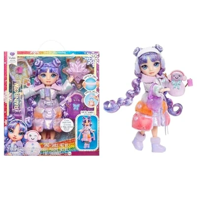 Imagen de RAINBOW HIGH Winter Wonderland Violet (Purple) Muñeca de Moda 28 cm, con Nieve Mágica Oculta Que se Hincha el Agua. Incluye Kit Muñeco Nieve, Niños 4 a 12 Años y Coleccionistas