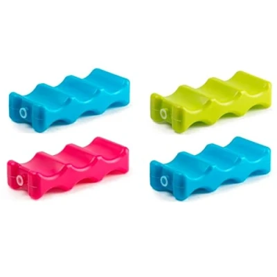 Imagen de AC Pack de 4 Acumuladores Frío para Latas Fabricado en Plástico Ideal Mantener la Temperatura tu Nevera portátil 21,5 x 9,5 5 cm Color Aleatorio