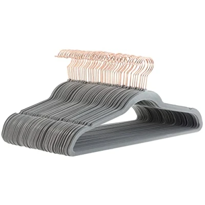 Imagen de Amazon Basics Paquete de 50 perchas antideslizantes, delgadas, con acabado terciopelo, color gris/dorado rosa