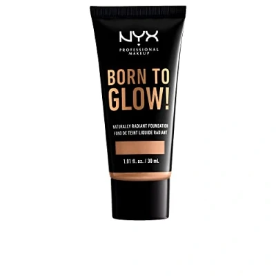 Imagen de NYX Professional Makeup Base de Maquillaje Born to Glow Radiant Foundation, Acabado Radiante, Cobertura Media Modulable, Fórmula Vegana, Tono: Medium Olive