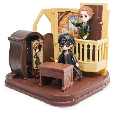 Imagen de Wizarding World Harry Potter, Magical Minis Defense Against The Dark Arts Playset con 2 Figuras exclusivas, 5 Accesorios, Juguetes para niños a Partir de 6 años