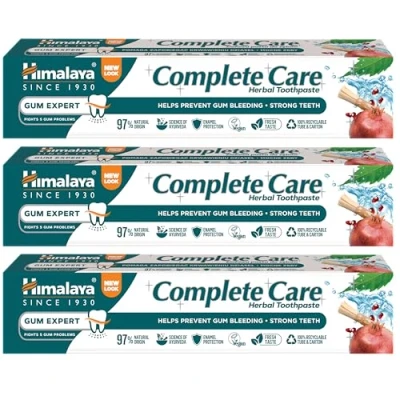 Imagen de Himalaya Herbals Gum Expert Complete Care Toothpaste Anti inflammation, oxidant, Prevents Bleeding or Swollen 100% Vegetarian Herbal 75ml (SAVER Pack of 3)