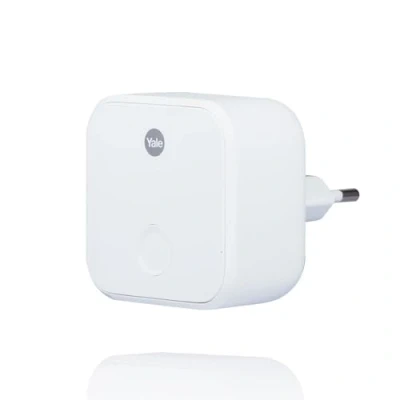 Imagen de Yale 05/401C00/WH Conector Puente WiFi para Cerradura Inteligente, Color Blanco, g Plug