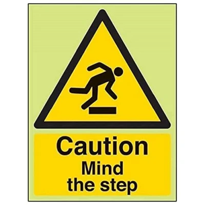 Imagen de Señal de seguridad que brilla en la oscuridad, con texto inglés &quot;Caution Mind The Step&quot;, 150 mm x 200 mm, plástico rígido