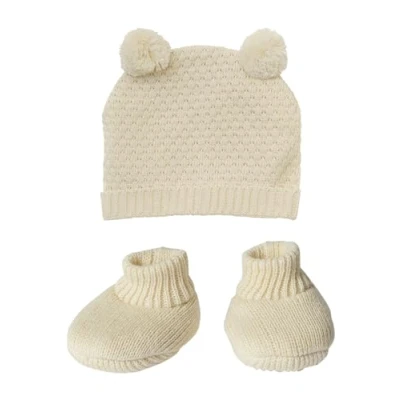 Imagen de Heless 480 Ropa algodón 100% orgánico, Juego 2 Piezas con Gorro y Zapatos de Punto Crudo para muñecas Peluches 35 45 cm, Color Beige (480)