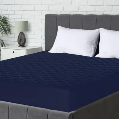 Imagen de Utopia Bedding Protector de colchón Acolchado 150x200 cm, Microfibra Transpirable, Funda para colchon estira hasta 38 cm Profundidad (Cama 150, Azul Marino)