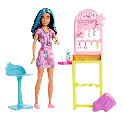 Imagen de Barbie Skipper Primeros trabajos Perforadora de orejas Muñeca con set juego y accesorios para poner pendientes, juguete +3 años (Mattel HKD78)