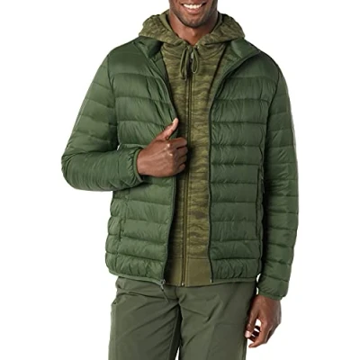 Imagen de Amazon Essentials Chaqueta Acolchada Ligera, Resistente Al Agua y Plegable (Disponible en Tallas Grandes Largos Especiales) Hombre, Verde Oscuro, XL