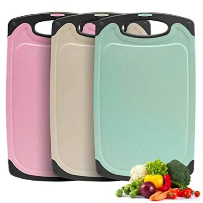 Imagen de Juego de 3 tablas cortar paja trigo para cocina, sin BPA, con ranuras jugo, fáciles agarrar, agujeros colgantes, apta lavavajillas (beige, verde y rosa)