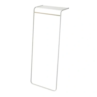 Imagen de Yamazaki 7078 Tower Perchero Inclinado con Estante, Blanco, Acero/Madera, Minimalista, 60 x 46 160 cm
