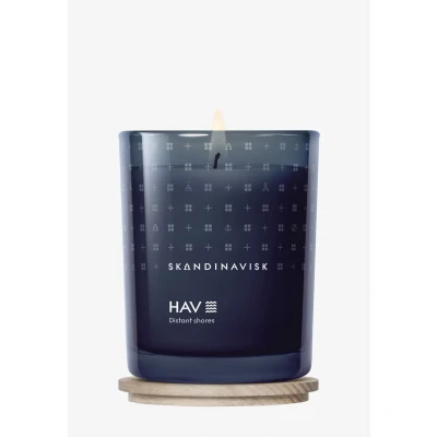 Imagen de Skandinavisk HAV &#039;Sea&#039; Mini vela perfumada. Notas de fragancia: spray sal y algas marinas, espino rosa playa. 2.3 onzas.