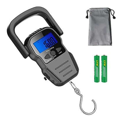 Imagen de Báscula Digital portatil Básculas de Equipaje Escala Pesca deViaje Gancho con 1.6M Regla Cinta Medición para Pesar Maletas, Viajes, Cocina, Pescay Caza Incluida Pilas,Bolsas Estancas