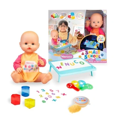Imagen de NENUCO Smart School, Muñeco Bebé de 35 cm y Cuerpo Duro con Babi Colegio, Incluye Mesa Luz Multicolor Accesorios Translúcidos, Cole Sensorial para Jugar en Casa, +3 Años, Famosa (NFN97000)
