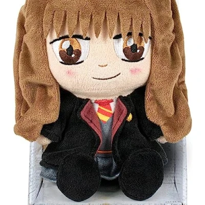 Imagen de Famosa Softies Peluche Hermione de Las películas Harry Potter, Mide 27 cm y Tiene Detalles como el Uniforme Hoghwarts, Textura Suave, Relleno Fibra reciclada, (760020653)
