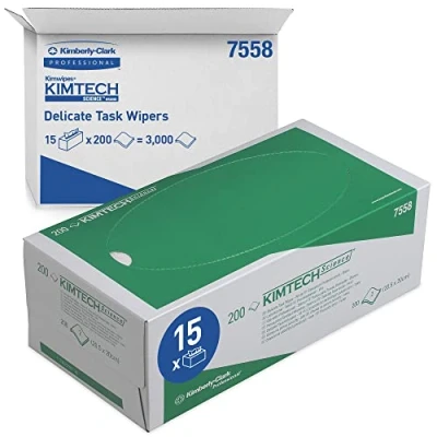 Imagen de Kimtech Science Toallita muy absorbente y sin pelusa en una caja para uso laboratorio.