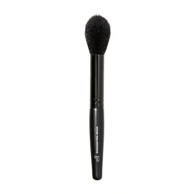 Imagen de e.l.f. Brocha de resaltado, herramienta maquillaje vegana, para un brillo iluminador, mezcla y contornos impecables