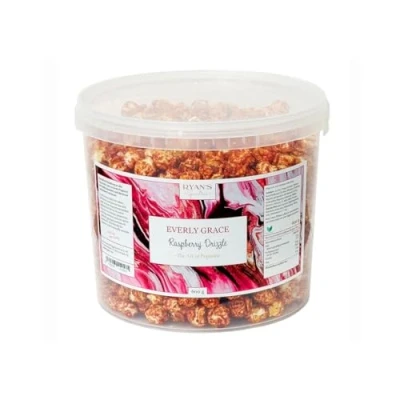 Imagen de Everly Grace Popcorn Raspberry Drizzle, 600 g Cubo de palomitas con frambuesa, cereza acerola y remolacha nuestra fábrica en Augsburgo, Alemania