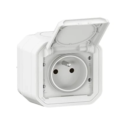 Imagen de LEGRAND toma impermeable IP55 con tierra Plexo, 2P+T 16A completa persiana, para colocación en aparente, fabricado Francia, color blanco