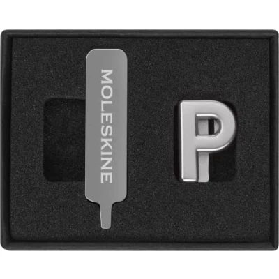 Imagen de Moleskine Pin Para Cuaderno o Agenda, Letra P, Broche de Letras, Personaliza el Cierre con Elástico, Ideas Regalo Personalizado, Color Plata