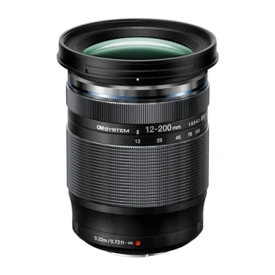 Imagen de OM SYSTEM Objetivo M.Zuiko Digital ED 12 200 mm F3.5 6.3, Zoom estándar, Adecuado para Todas Las cámaras MFT (Modelos Olympus D &amp; Pen, Serie G de Panasonic), Negro