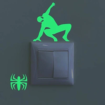 Imagen de Pegatinas de pared BRILLAN EN LA OSCURIDAD. Vinilo decorativo para enchufe o interruptor SPIDERMAN. FLUORESCENTES. Láminas luminosas