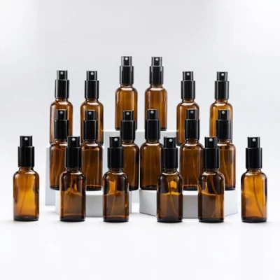 Imagen de YIZHAO Ambar Bote Spray Pulverizador Cristal 30ml, Pequeño con Fina Niebla, para Aceite Esencial, Aromaterapia, Perfume,Limpieza, Viaje, Agua,Farmacia, Laboratorio 18Pcs