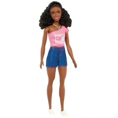 Imagen de Barbie Mysteries: Beach Detectives Brooklyn Muñeca de moda con conjunto característico extraíble accesorios, como un collar, JFV64
