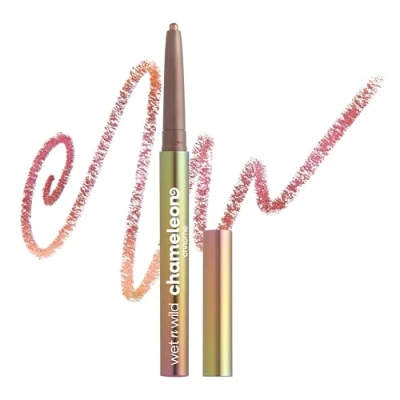 Imagen de Wet n Wild Chameleon Chrome Delineador de Ojos Retráctil Waterproof con Pigmentos Iridiscentes que Reflejan la Luz creando un Cambio Color Dinámico, no Mancha y Dura hasta 18 Horas, Cosmic Seeker
