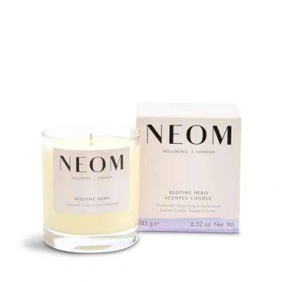 Imagen de NEOM Vela perfumada Bedtime Hero, 1 mecha de aromaterapia aceite esencial Ylang y manzanilla Aroma para dormir